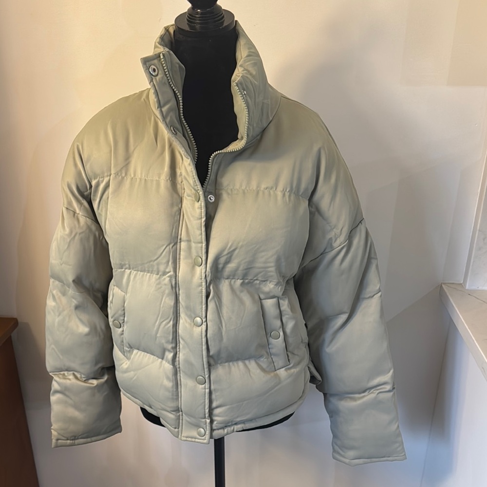 BNWOT New In Light Green Puffer Jacket L